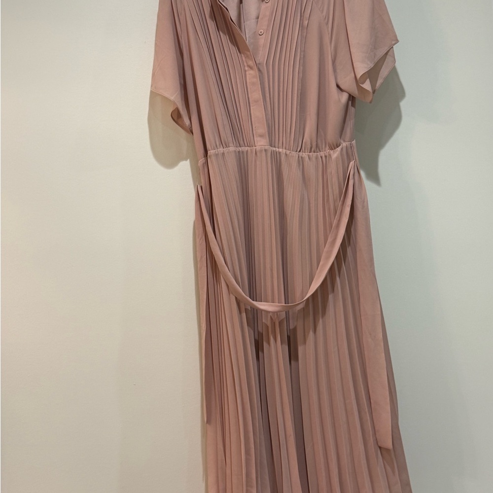 Elegant Pink Pleated Dress
